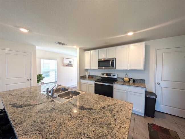 Building Photo - 16546 Mosaic Oar Dr