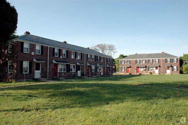 Building Photo - 698-716 Joyce Kilmer Ave