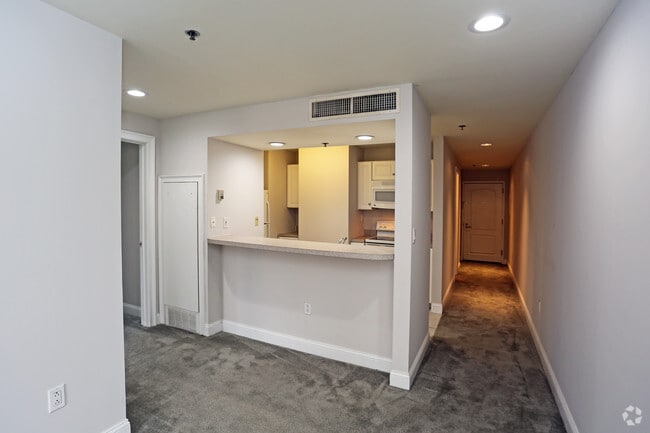 Rittenhouse Row Apartments - Rittenhouse Row Apartments