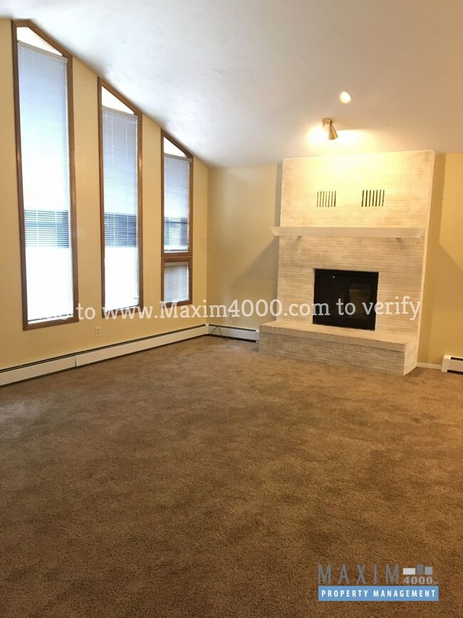 Building Photo - 2112 N 17th Circle - 2 Bed 2 Bath House