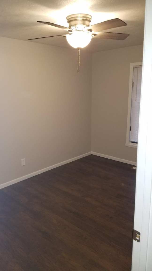 Foto del edificio - 8315 Elm Ave