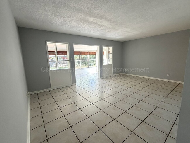 Foto del edificio - 1947 Summerfield Rd