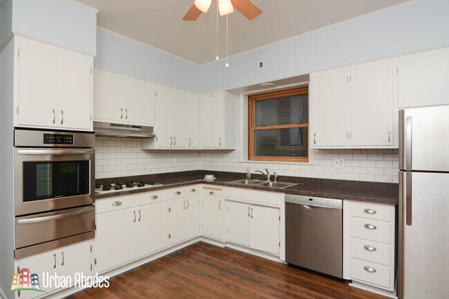Foto del edificio - 3531 N Bell Ave