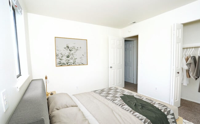 Bedroom - Holly Ridge Apartments