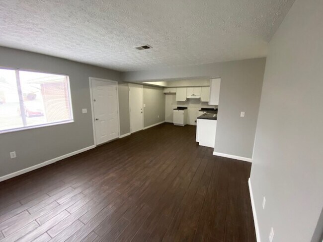 Building Photo - 2723 Charles Dr