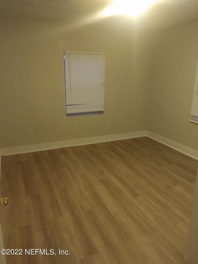Foto del edificio - 1556 Logan St