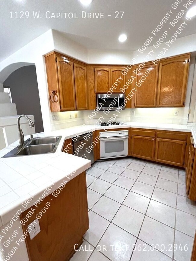 Foto del edificio - 1129 W Capitol Dr
