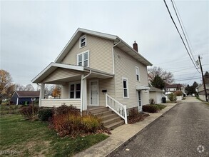 Building Photo - 315 E 10th St