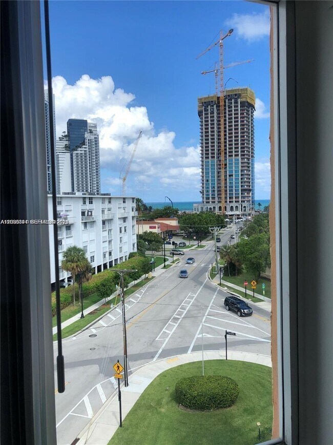 Foto del edificio - 200 178th Dr