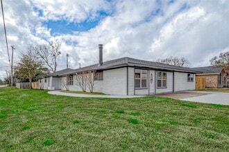 Building Photo - 300 Lane Dr