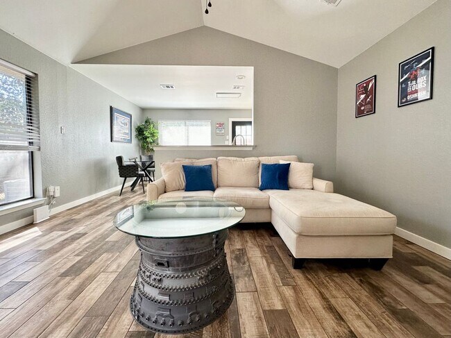 Foto del edificio - 1003 Markham Ln