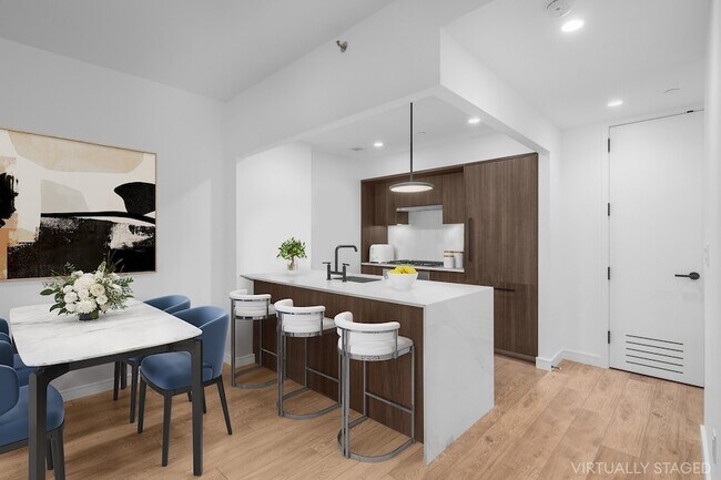 Building Photo - 111 Varick St