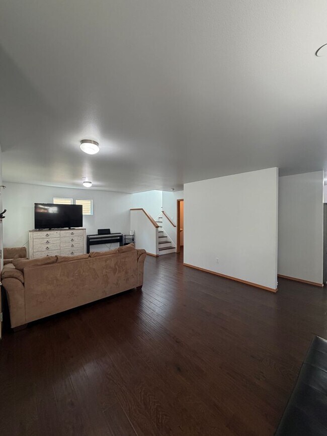 Building Photo - 1479 Burnside Pl