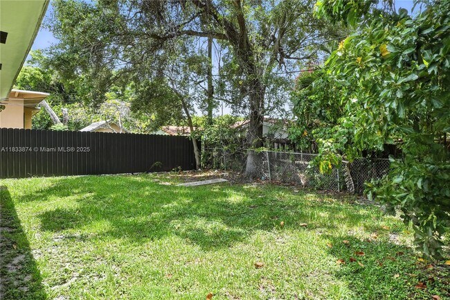 Foto del edificio - 10848 NE 3rd Ct