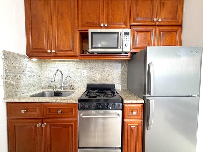 Building Photo - 1340 Lincoln Rd