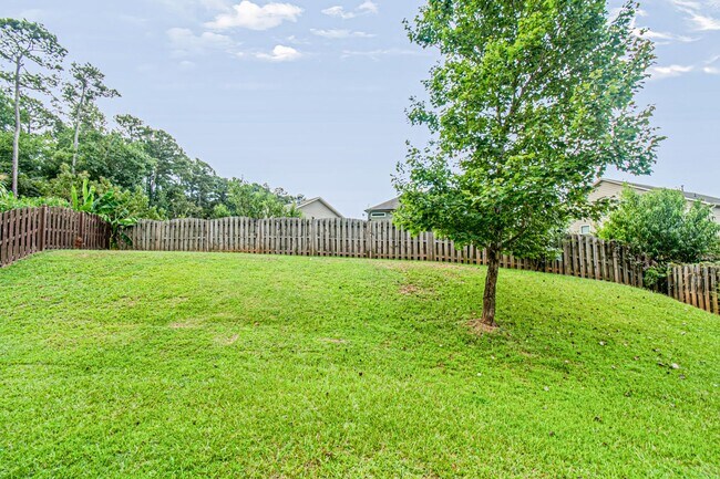 Building Photo - 906 Silver Lake Dr
