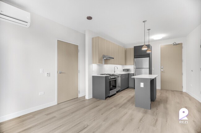 Foto del edificio - 670 N May St