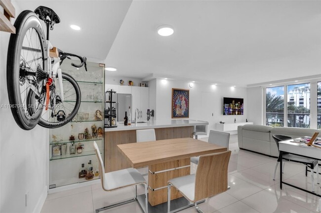 Building Photo - 1155 Brickell Bay Dr