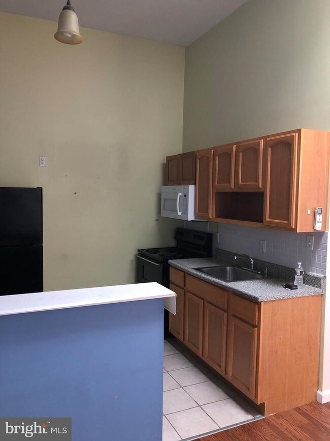 Foto del edificio - 467 W Queen Ln