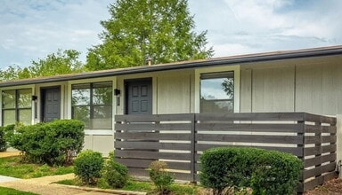 Building Photo - The Beverly