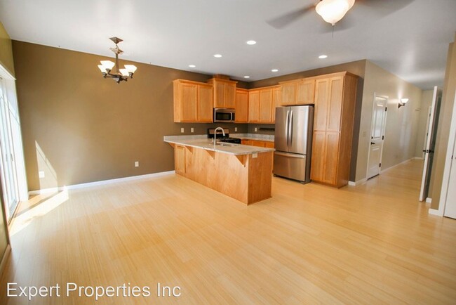 Building Photo - 2 br, 2.5 bath House - 109 McCully