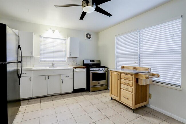 Foto del edificio - 2105 Sheridan St