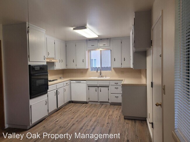 Building Photo - 3 br, 2 bath House - 1831 N Denair Avenue