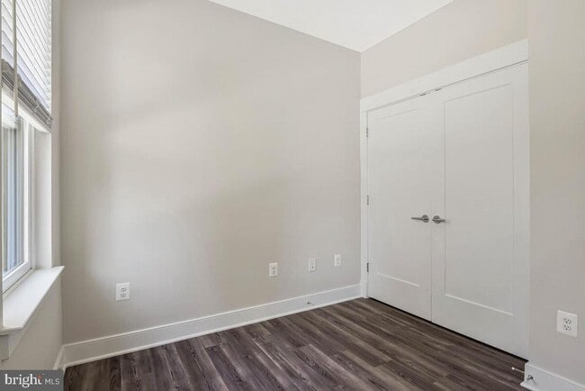 Building Photo - 1003 Sycamore Dr SE