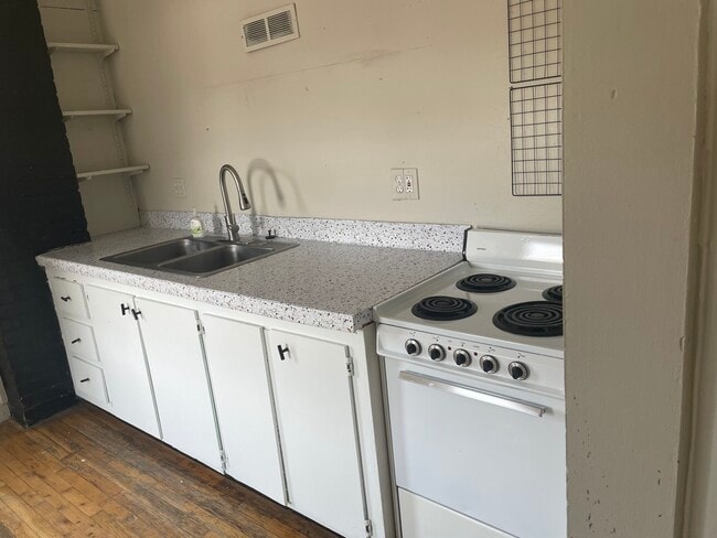 Building Photo - 38 Comfort St