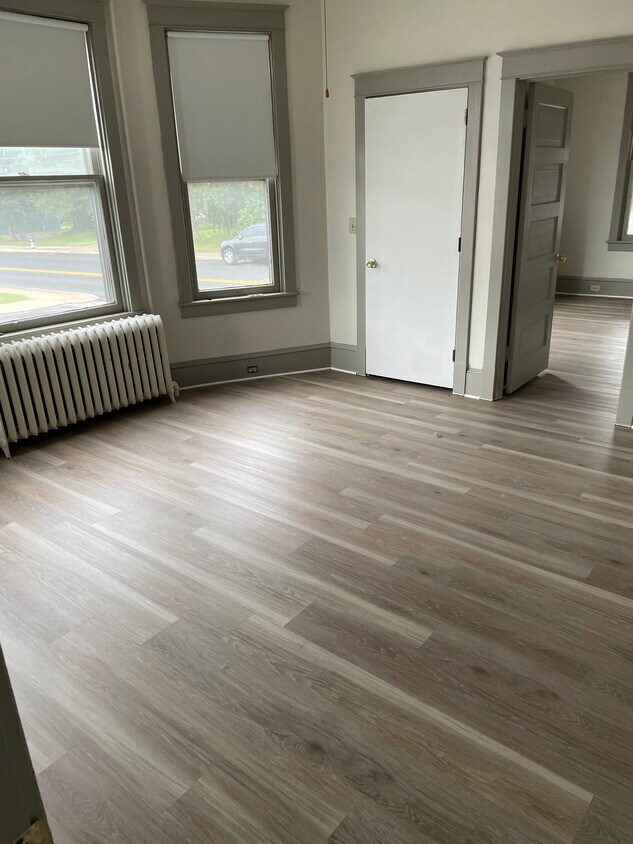 Livingroom - 208 W High St