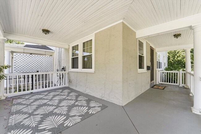 Foto del edificio - Available Now – Move-In Ready Paoli Gem With Updated Finishes, Loft Space & Parking