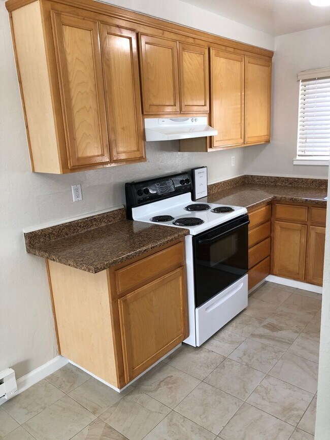 Building Photo - 220 Berry Ct