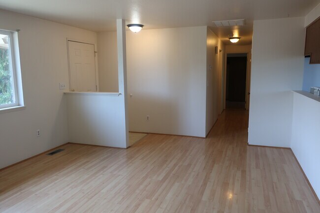 Building Photo - 2975 Riviera Blvd