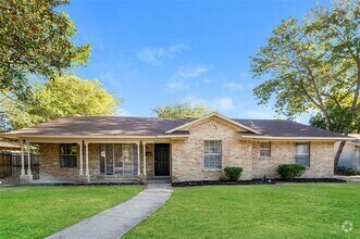 Building Photo - 217 Woodhaven Dr