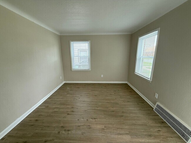 Foto del edificio - 14118 Evergreen Rd