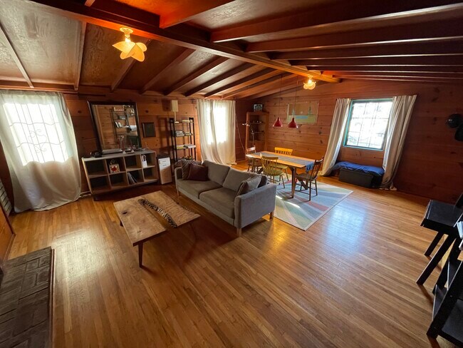 Building Photo - 2085 Ulloa St