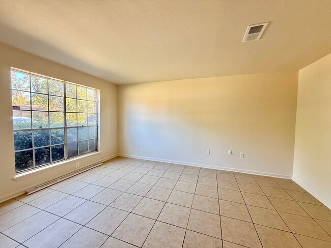 Foto del edificio - Home For Lease