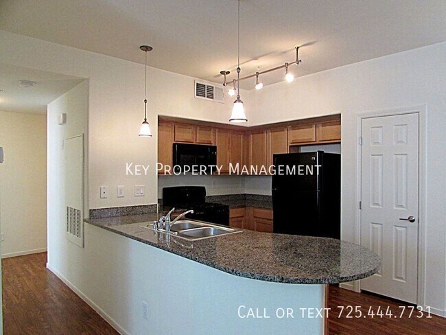 Foto del edificio - 3 BEDROOM 2 BATH HENDERSON CONDO WITH 1 CA...