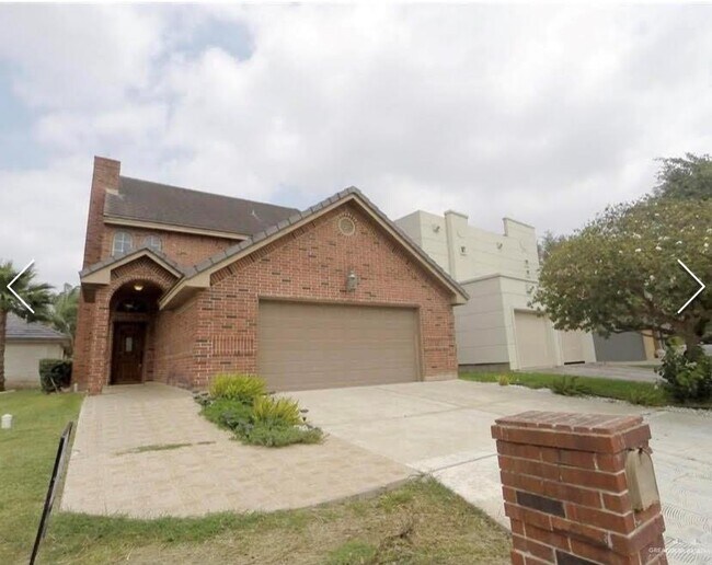 Building Photo - 204 San Saba St