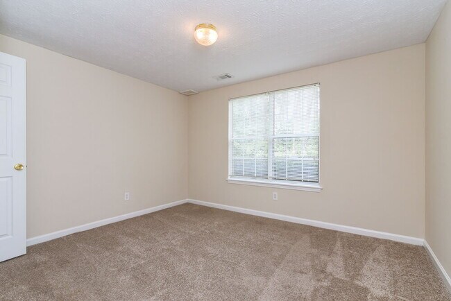 Foto del edificio - 9670 Crestview Terrace