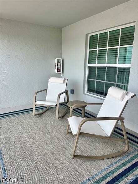 Foto del edificio - 15265 Green Acres Avenue Unit 228
