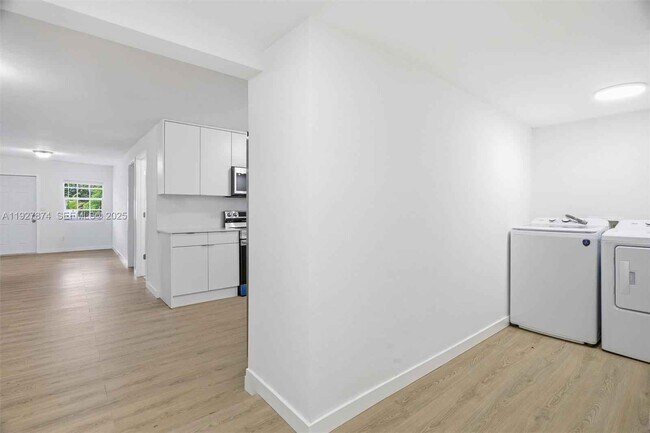 Foto del edificio - 465 NE 165th St