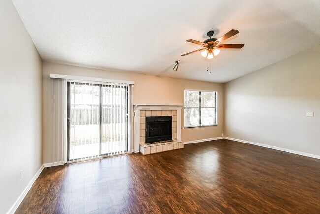 Foto del edificio - 1545 Kingfisher Blvd