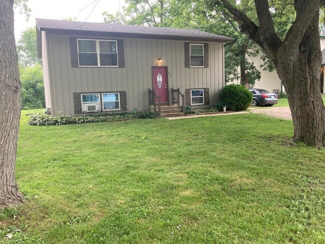 Building Photo - 332 Maplewood Dr