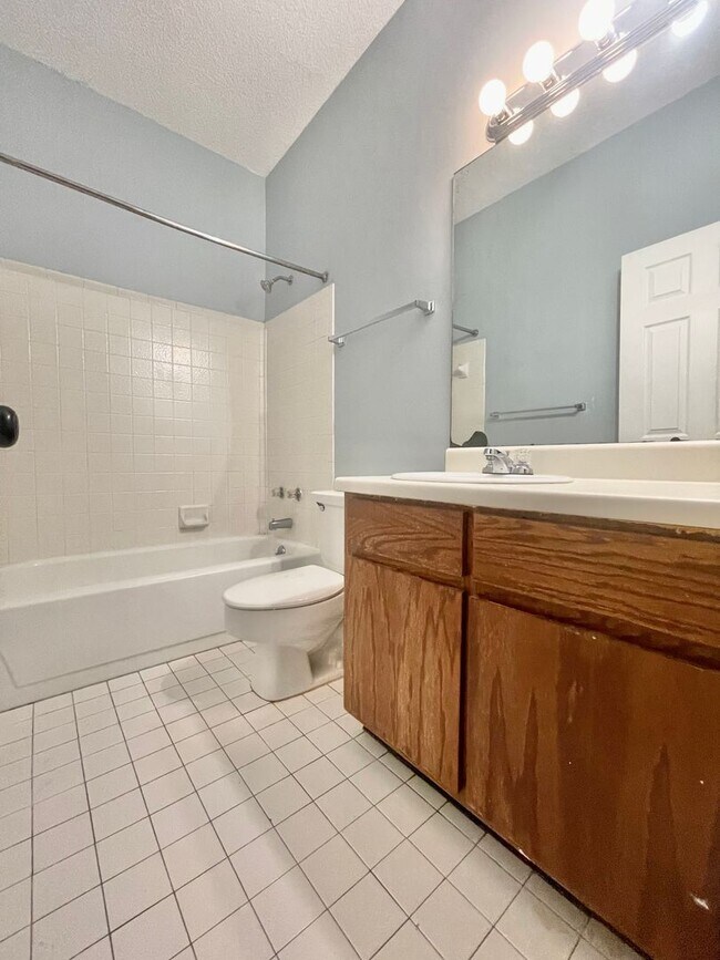 Foto del edificio - Lakewood Commons B202