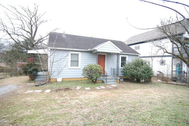 Building Photo - Adorable Cottage in East Nashville!
