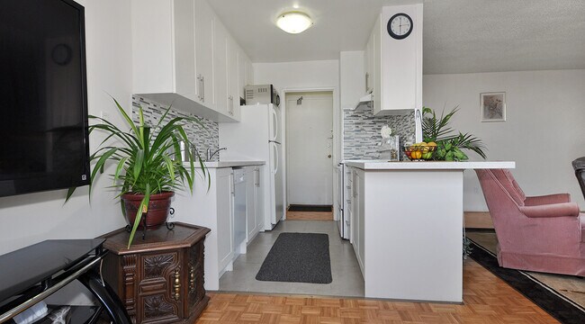 Building Photo - Central Park Terrace (A)