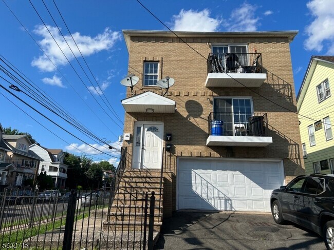 Foto del edificio - 247 Renner Ave
