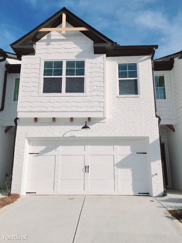 Building Photo - 3 br, 2.5 bath Townhome - 132 South Auburn...