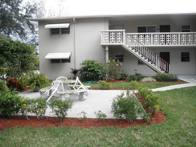 Building Photo - South Sea Apts